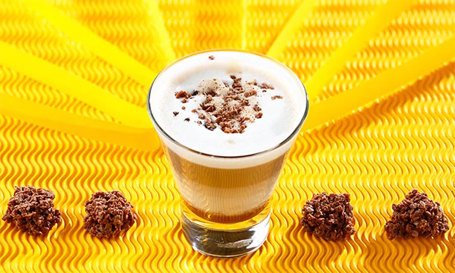 LATTE MACCHIATO Rezept mit Dulce de leche und Schokocrossies