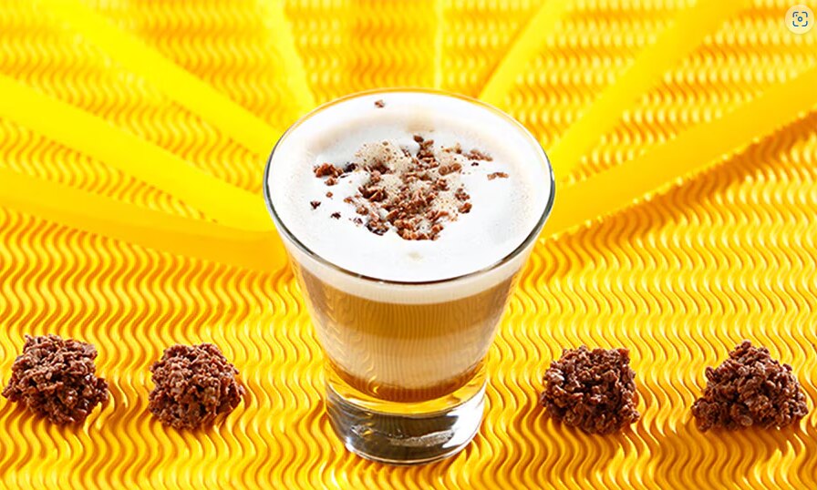 LATTE MACCHIATO Rezept mit Dulce de leche und Schokocrossies