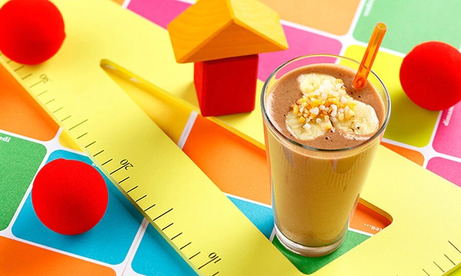 NESQUIK® Bananen-Shake mit prickelndem Zucker