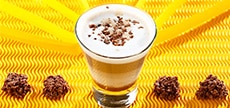 LATTE MACCHIATO Rezept mit Dulce de leche und Schokocrossies